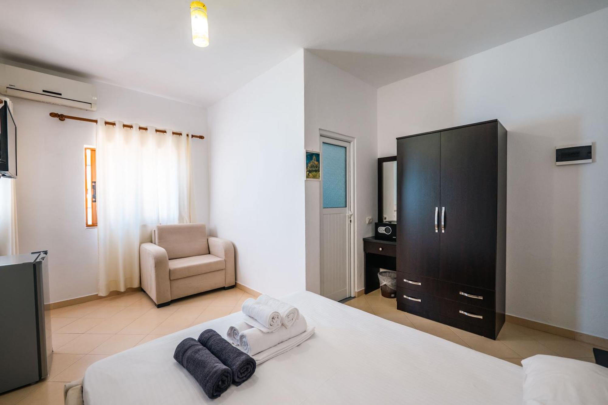 Blue Bay Hotel Σαράντα Εξωτερικό φωτογραφία